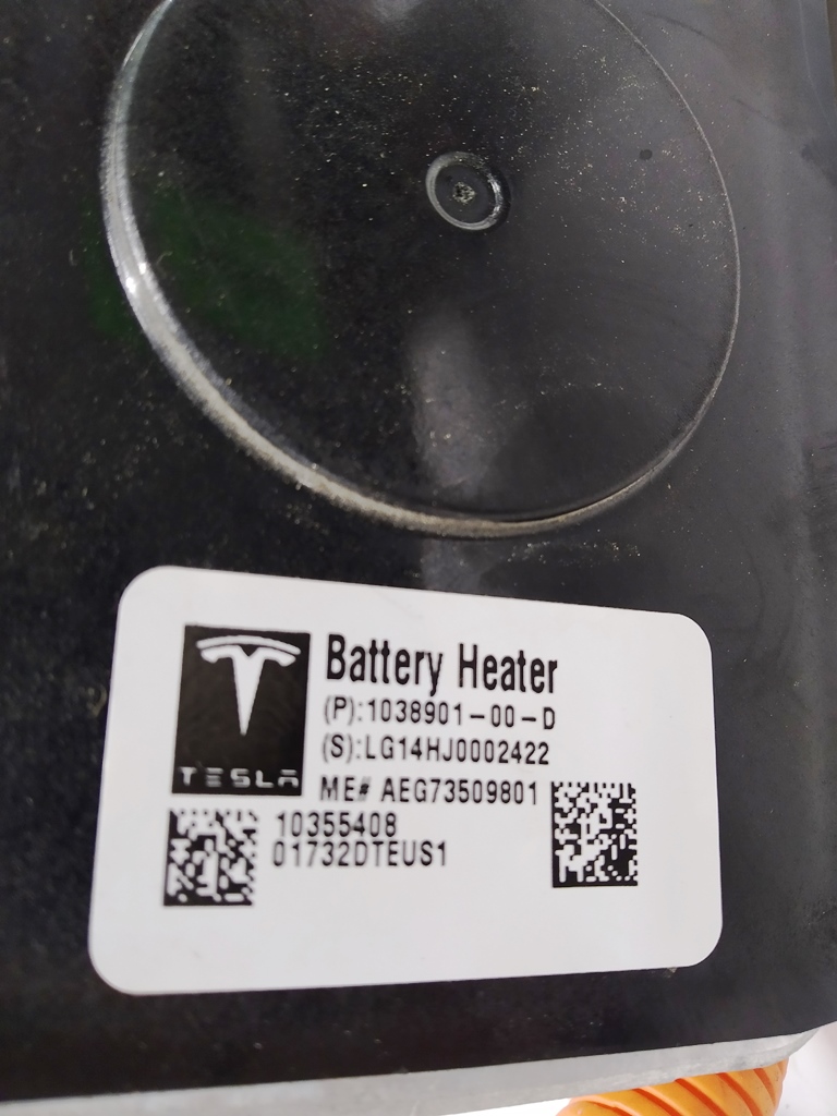 4 1038901-00-H Riscaldatore della batteria principale AWD per l'auto elettrica Tesla Modello S. Questo elemento è progettato per mantenere la temperatura di esercizio della batteria principale dell'auto. Come altre parti Tesla presentate sul sito,